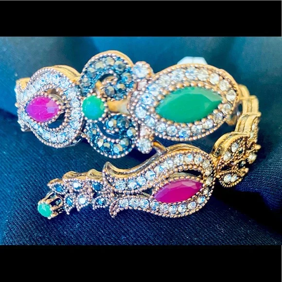 BOHEMIAN GORGEOUS ANTIQUE GOLD BRACELET with Green & Red Beautiful Stones - Picture 7 of 13